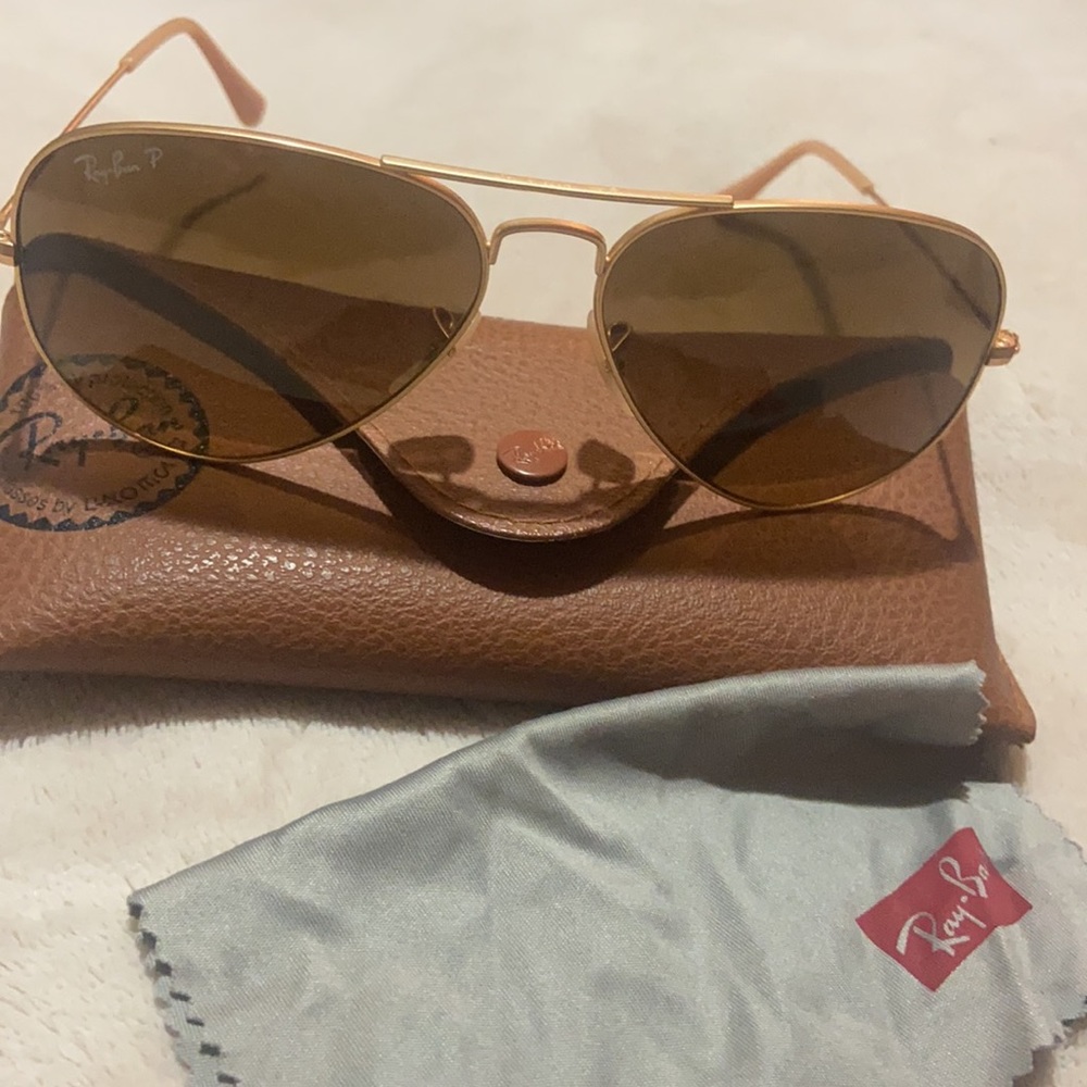 Ray ban polarized avatar sunglasses barely used - Picture 6 of 9